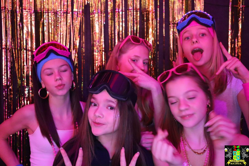 ../Images/Jeugd Opwarmbal Photobooth 329.jpg